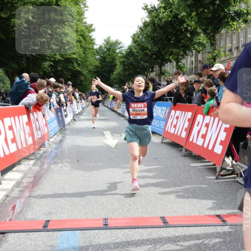 14.06.2026 - REWE Women's Run Strokosch-Dieckow http://msf.ph/oto/9774723 14.06.2026 10:53:19 Ziel 5306, 5493, 5694, 5815, 5990 meine-sportfotos.de