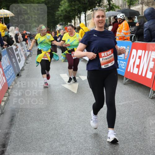 14.06.2026 - REWE Women's Run Strokosch-Dieckow http://msf.ph/oto/9774726 14.06.2026 11:08:03 Ziel 5065, 5313, 5327, 5397, 5423, 5664, 5752 meine-sportfotos.de