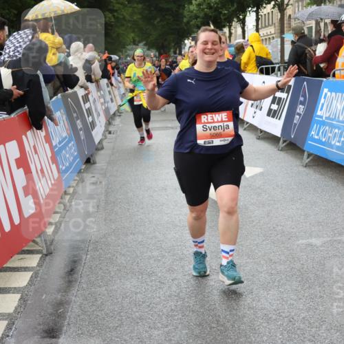 14.06.2026 - REWE Women's Run Strokosch-Dieckow http://msf.ph/oto/9774776 14.06.2026 11:08:01 Ziel 5065, 5114, 5327, 5423, 5752 meine-sportfotos.de
