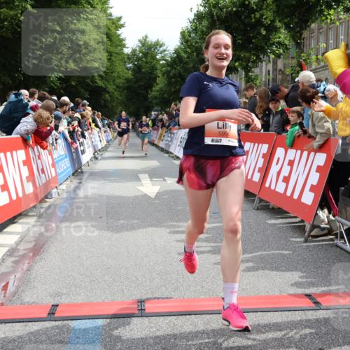 14.06.2026 - REWE Women's Run Strokosch-Dieckow http://msf.ph/oto/9774852 14.06.2026 10:53:15 Ziel 5306, 5694, 5815, 5990 meine-sportfotos.de
