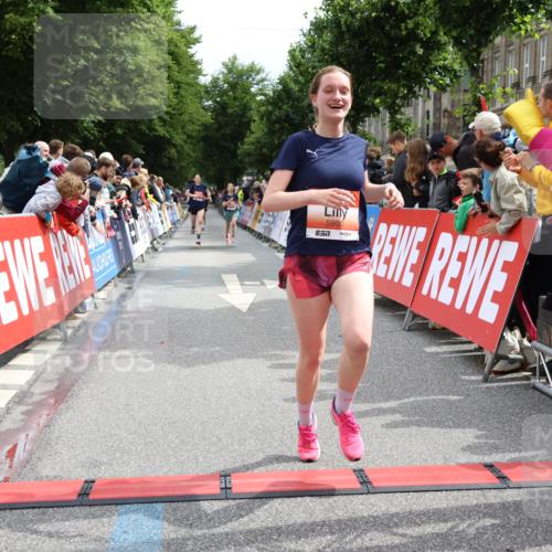 14.06.2026 - REWE Women's Run Strokosch-Dieckow http://msf.ph/oto/9774865 14.06.2026 10:53:15 Ziel 5306, 5694, 5815, 5990 meine-sportfotos.de