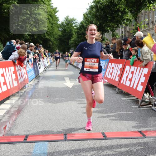 14.06.2026 - REWE Women's Run Strokosch-Dieckow http://msf.ph/oto/9774880 14.06.2026 10:53:14 Ziel 5306, 5815, 5990 meine-sportfotos.de