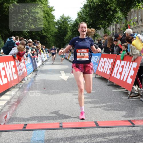 14.06.2026 - REWE Women's Run Strokosch-Dieckow http://msf.ph/oto/9774894 14.06.2026 10:53:14 Ziel 5306, 5815, 5990 meine-sportfotos.de
