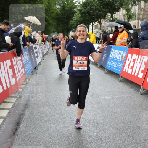 14.06.2026 - REWE Women's Run Strokosch-Dieckow http://msf.ph/oto/9774903 14.06.2026 11:07:52 Ziel 5114, 5122, 5168, 5281, 5384, 5385, 5502, 5908, 5909 meine-sportfotos.de