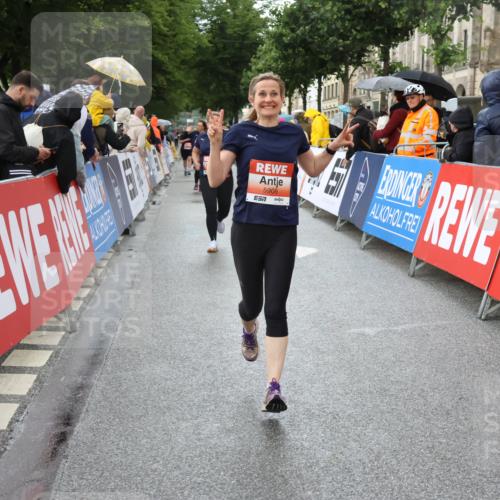 14.06.2026 - REWE Women's Run Strokosch-Dieckow http://msf.ph/oto/9774927 14.06.2026 11:07:52 Ziel 5114, 5122, 5168, 5281, 5384, 5385, 5502, 5908, 5909 meine-sportfotos.de