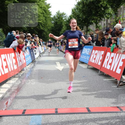14.06.2026 - REWE Women's Run Strokosch-Dieckow http://msf.ph/oto/9774928 14.06.2026 10:53:14 Ziel 5306, 5815, 5990 meine-sportfotos.de