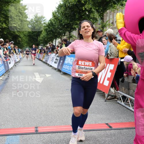 14.06.2026 - REWE Women's Run Strokosch-Dieckow http://msf.ph/oto/9774938 14.06.2026 10:53:11 Ziel 5306, 5990 meine-sportfotos.de