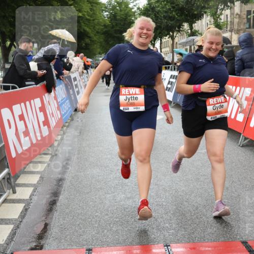 14.06.2026 - REWE Women's Run Strokosch-Dieckow http://msf.ph/oto/9774939 14.06.2026 11:07:47 Ziel 5116, 5122, 5168, 5281, 5384, 5385, 5502, 5803, 5909 meine-sportfotos.de