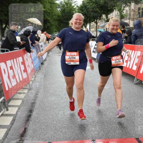 14.06.2026 - REWE Women's Run Strokosch-Dieckow http://msf.ph/oto/9774950 14.06.2026 11:07:47 Ziel 5116, 5122, 5168, 5281, 5384, 5385, 5502, 5803, 5909 meine-sportfotos.de