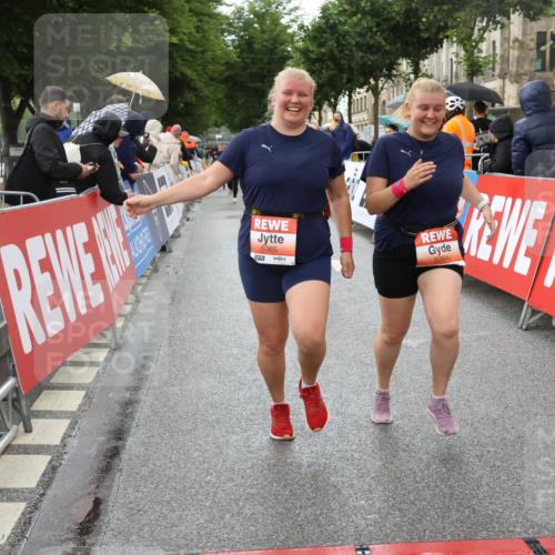 14.06.2026 - REWE Women's Run Strokosch-Dieckow http://msf.ph/oto/9774960 14.06.2026 11:07:46 Ziel 5116, 5119, 5122, 5168, 5281, 5384, 5385, 5502, 5803, 5909 meine-sportfotos.de
