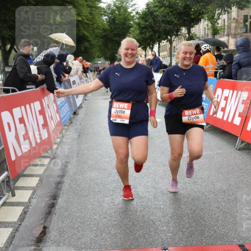 14.06.2026 - REWE Women's Run Strokosch-Dieckow http://msf.ph/oto/9774971 14.06.2026 11:07:46 Ziel 5116, 5119, 5122, 5168, 5281, 5384, 5385, 5502, 5803, 5909 meine-sportfotos.de