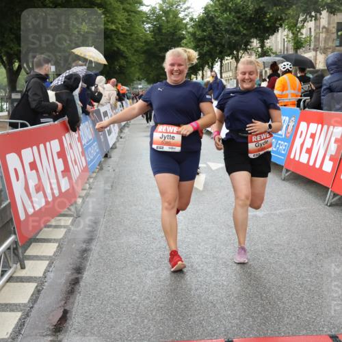 14.06.2026 - REWE Women's Run Strokosch-Dieckow http://msf.ph/oto/9774988 14.06.2026 11:07:46 Ziel 5116, 5119, 5122, 5168, 5281, 5384, 5385, 5502, 5803, 5909 meine-sportfotos.de