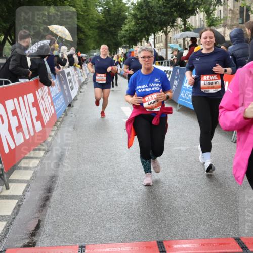 14.06.2026 - REWE Women's Run Strokosch-Dieckow http://msf.ph/oto/9775014 14.06.2026 11:07:44 Ziel 5116, 5119, 5122, 5168, 5281, 5384, 5385, 5412, 5502, 5803, 5909 meine-sportfotos.de