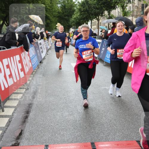 14.06.2026 - REWE Women's Run Strokosch-Dieckow http://msf.ph/oto/9775033 14.06.2026 11:07:44 Ziel 5116, 5119, 5122, 5168, 5281, 5384, 5385, 5412, 5502, 5803, 5909 meine-sportfotos.de