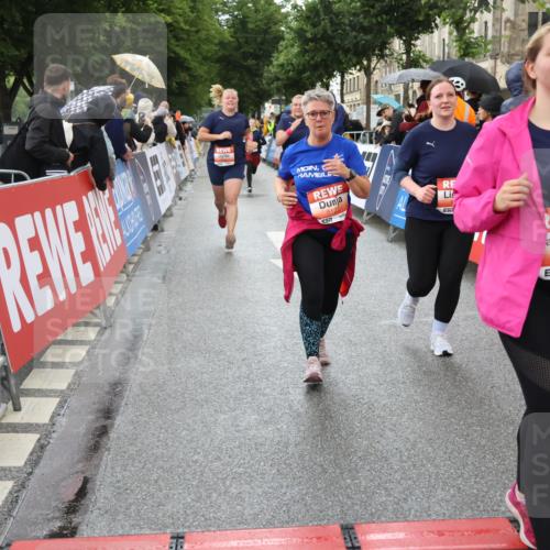 14.06.2026 - REWE Women's Run Strokosch-Dieckow http://msf.ph/oto/9775041 14.06.2026 11:07:44 Ziel 5116, 5119, 5122, 5168, 5281, 5384, 5385, 5412, 5502, 5803, 5909 meine-sportfotos.de