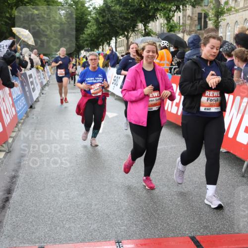 14.06.2026 - REWE Women's Run Strokosch-Dieckow http://msf.ph/oto/9775051 14.06.2026 11:07:43 Ziel 5116, 5119, 5122, 5168, 5281, 5384, 5385, 5412, 5502, 5728, 5803 meine-sportfotos.de