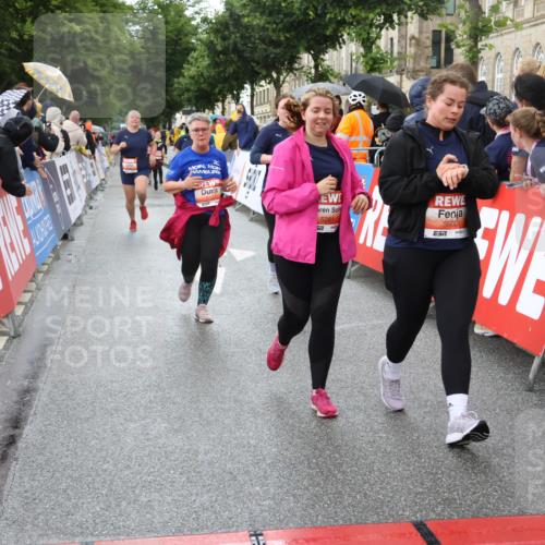 14.06.2026 - REWE Women's Run Strokosch-Dieckow http://msf.ph/oto/9775062 14.06.2026 11:07:43 Ziel 5116, 5119, 5122, 5168, 5281, 5384, 5385, 5412, 5502, 5728, 5803 meine-sportfotos.de