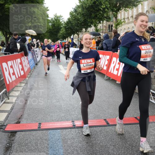 14.06.2026 - REWE Women's Run Strokosch-Dieckow http://msf.ph/oto/9775104 14.06.2026 11:07:39 Ziel 5116, 5119, 5319, 5412, 5728, 5803, 5895 meine-sportfotos.de