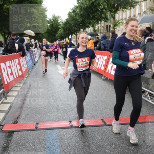 14.06.2026 - REWE Women's Run Strokosch-Dieckow http://msf.ph/oto/9775113 14.06.2026 11:07:39 Ziel 5116, 5119, 5319, 5412, 5728, 5803, 5895 meine-sportfotos.de