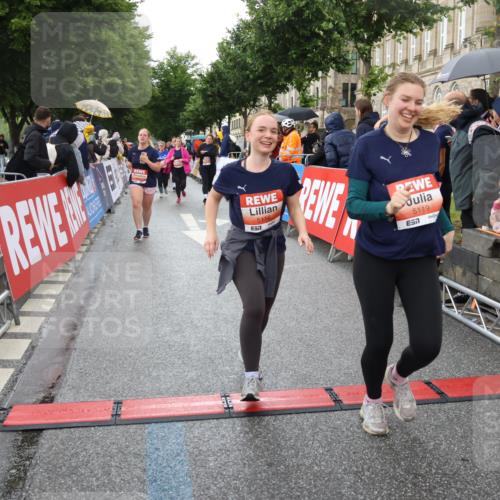 14.06.2026 - REWE Women's Run Strokosch-Dieckow http://msf.ph/oto/9775121 14.06.2026 11:07:39 Ziel 5116, 5119, 5319, 5412, 5728, 5803, 5895 meine-sportfotos.de