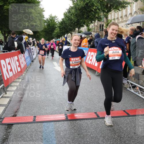 14.06.2026 - REWE Women's Run Strokosch-Dieckow http://msf.ph/oto/9775129 14.06.2026 11:07:39 Ziel 5116, 5119, 5319, 5412, 5728, 5803, 5895 meine-sportfotos.de