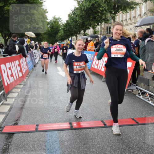 14.06.2026 - REWE Women's Run Strokosch-Dieckow http://msf.ph/oto/9775138 14.06.2026 11:07:39 Ziel 5116, 5119, 5319, 5412, 5728, 5803, 5895 meine-sportfotos.de