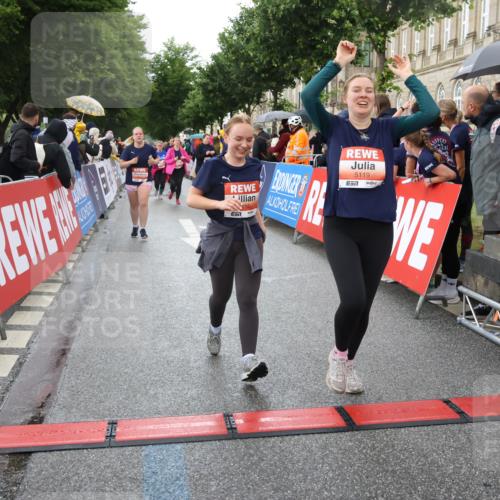 14.06.2026 - REWE Women's Run Strokosch-Dieckow http://msf.ph/oto/9775168 14.06.2026 11:07:38 Ziel 5116, 5119, 5319, 5412, 5630, 5728, 5803, 5895 meine-sportfotos.de