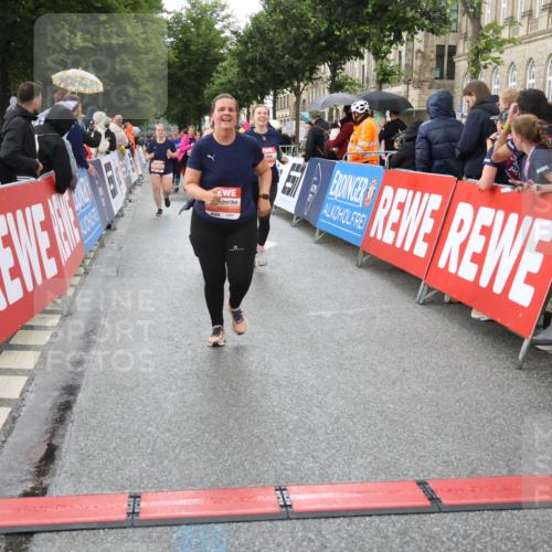 14.06.2026 - REWE Women's Run Strokosch-Dieckow http://msf.ph/oto/9775187 14.06.2026 11:07:36 Ziel 5116, 5118, 5119, 5190, 5319, 5412, 5630, 5728, 5808, 5895 meine-sportfotos.de