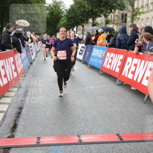 14.06.2026 - REWE Women's Run Strokosch-Dieckow http://msf.ph/oto/9775195 14.06.2026 11:07:36 Ziel 5116, 5118, 5119, 5190, 5319, 5412, 5630, 5728, 5808, 5895 meine-sportfotos.de