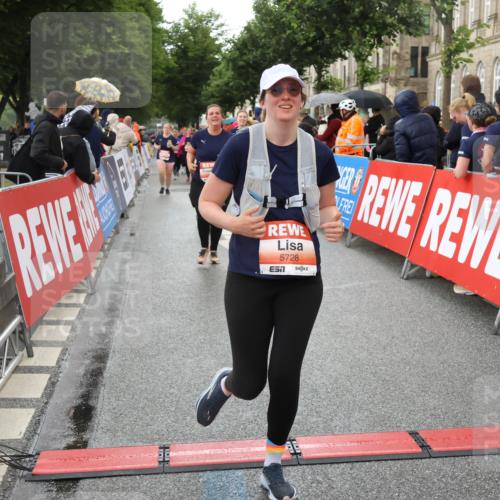 14.06.2026 - REWE Women's Run Strokosch-Dieckow http://msf.ph/oto/9775214 14.06.2026 11:07:35 Ziel 5116, 5118, 5119, 5190, 5319, 5412, 5630, 5728, 5808, 5895, 6065 meine-sportfotos.de