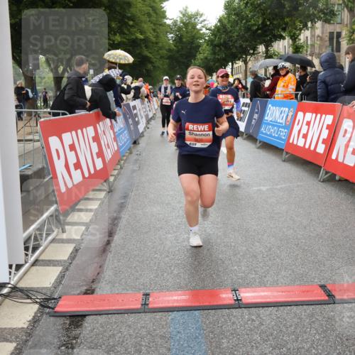 14.06.2026 - REWE Women's Run Strokosch-Dieckow http://msf.ph/oto/9775289 14.06.2026 11:07:30 Ziel 5118, 5190, 5229, 5319, 5368, 5369, 5476, 5483, 5484, 5630, 5808, 5895, 6065 meine-sportfotos.de