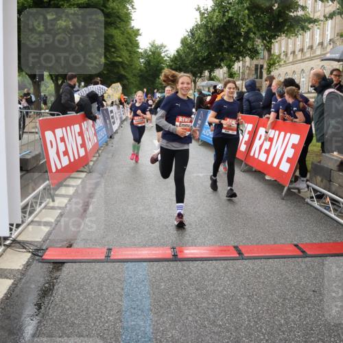 14.06.2026 - REWE Women's Run Strokosch-Dieckow http://msf.ph/oto/9775347 14.06.2026 11:07:26 Ziel 5103, 5118, 5190, 5229, 5368, 5369, 5476, 5483, 5484, 5630, 5808, 6065 meine-sportfotos.de