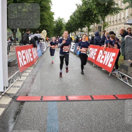 14.06.2026 - REWE Women's Run Strokosch-Dieckow http://msf.ph/oto/9775372 14.06.2026 11:07:26 Ziel 5103, 5118, 5190, 5229, 5368, 5369, 5476, 5483, 5484, 5630, 5808, 6065 meine-sportfotos.de