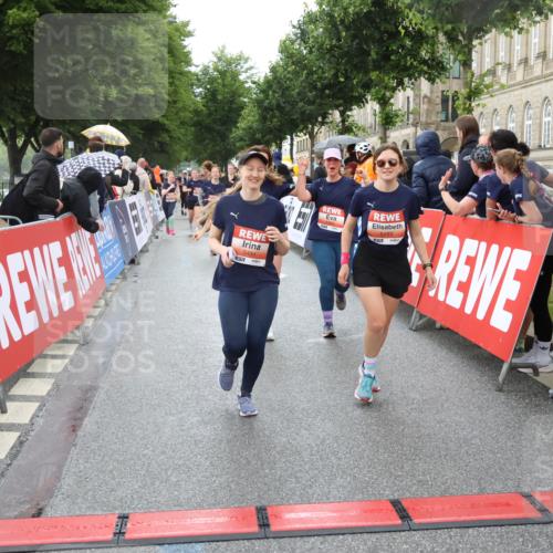 14.06.2026 - REWE Women's Run Strokosch-Dieckow http://msf.ph/oto/9775401 14.06.2026 11:07:23 Ziel 5103, 5229, 5368, 5369, 5476, 5483, 5484, 6041, 6065 meine-sportfotos.de