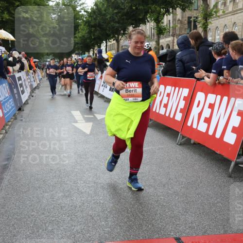 14.06.2026 - REWE Women's Run Strokosch-Dieckow http://msf.ph/oto/9775459 14.06.2026 11:07:18 Ziel 5103, 5229, 5268, 5437, 5977, 6041 meine-sportfotos.de