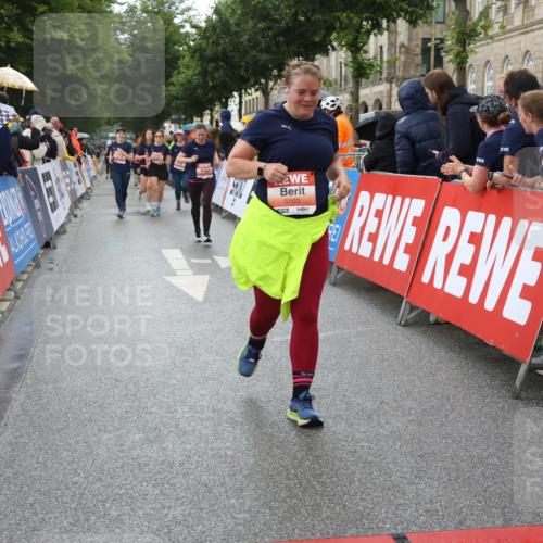 14.06.2026 - REWE Women's Run Strokosch-Dieckow http://msf.ph/oto/9775469 14.06.2026 11:07:18 Ziel 5103, 5229, 5268, 5437, 5977, 6041 meine-sportfotos.de