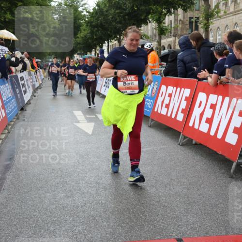 14.06.2026 - REWE Women's Run Strokosch-Dieckow http://msf.ph/oto/9775479 14.06.2026 11:07:18 Ziel 5103, 5229, 5268, 5437, 5977, 6041 meine-sportfotos.de