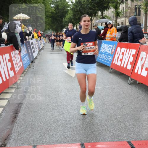 14.06.2026 - REWE Women's Run Strokosch-Dieckow http://msf.ph/oto/9775498 14.06.2026 11:07:15 Ziel 5103, 5104, 5268, 5437, 5735, 5977, 6012, 6041 meine-sportfotos.de