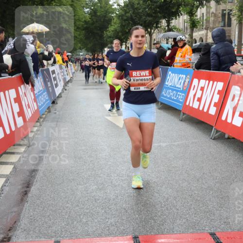 14.06.2026 - REWE Women's Run Strokosch-Dieckow http://msf.ph/oto/9775508 14.06.2026 11:07:15 Ziel 5103, 5104, 5268, 5437, 5735, 5977, 6012, 6041 meine-sportfotos.de