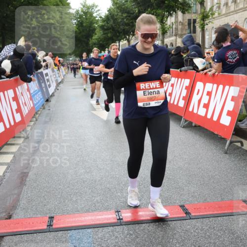 14.06.2026 - REWE Women's Run Strokosch-Dieckow http://msf.ph/oto/9775577 14.06.2026 11:07:10 Ziel 5104, 5268, 5437, 5676, 5677, 5734, 5735, 5977, 6012 meine-sportfotos.de