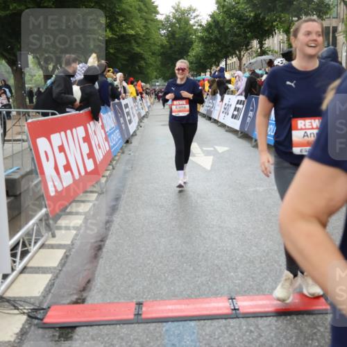 14.06.2026 - REWE Women's Run Strokosch-Dieckow http://msf.ph/oto/9775596 14.06.2026 11:07:08 Ziel 5104, 5268, 5510, 5676, 5677, 5734, 5735, 5977, 6012 meine-sportfotos.de
