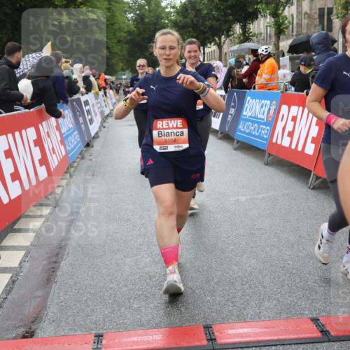 14.06.2026 - REWE Women's Run Strokosch-Dieckow http://msf.ph/oto/9775607 14.06.2026 11:07:07 Ziel 5104, 5510, 5676, 5677, 5734, 5735, 5977, 6012 meine-sportfotos.de