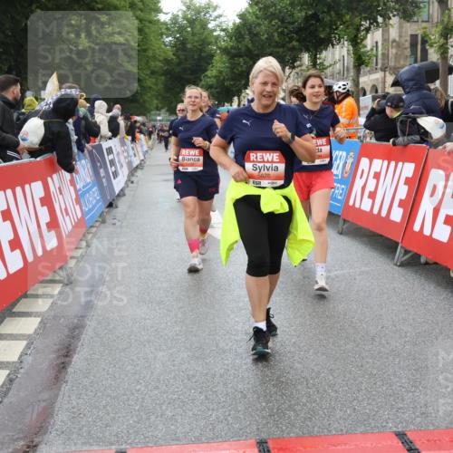 14.06.2026 - REWE Women's Run Strokosch-Dieckow http://msf.ph/oto/9775655 14.06.2026 11:07:05 Ziel 5104, 5510, 5534, 5676, 5677, 5734, 5735, 6012 meine-sportfotos.de