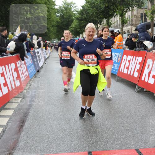 14.06.2026 - REWE Women's Run Strokosch-Dieckow http://msf.ph/oto/9775665 14.06.2026 11:07:05 Ziel 5104, 5510, 5534, 5676, 5677, 5734, 5735, 6012 meine-sportfotos.de