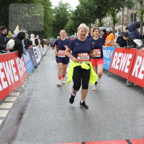 14.06.2026 - REWE Women's Run Strokosch-Dieckow http://msf.ph/oto/9775675 14.06.2026 11:07:05 Ziel 5104, 5510, 5534, 5676, 5677, 5734, 5735, 6012 meine-sportfotos.de