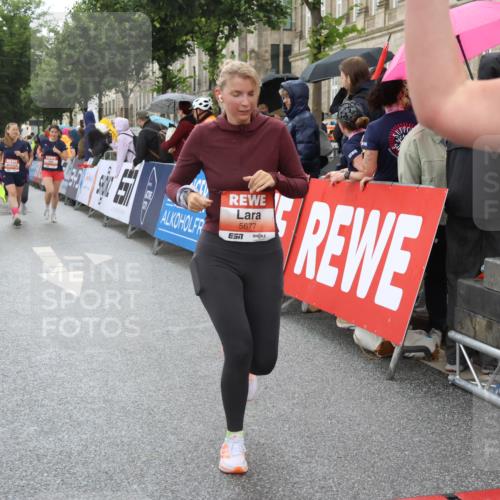 14.06.2026 - REWE Women's Run Strokosch-Dieckow http://msf.ph/oto/9775700 14.06.2026 11:07:01 Ziel 5510, 5534, 5542, 5627, 5677, 5723, 5816, 5856 meine-sportfotos.de