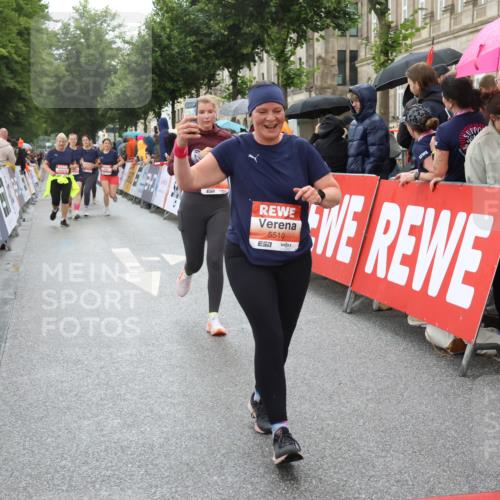 14.06.2026 - REWE Women's Run Strokosch-Dieckow http://msf.ph/oto/9775710 14.06.2026 11:07:00 Ziel 5510, 5534, 5542, 5627, 5677, 5723, 5816, 5856 meine-sportfotos.de