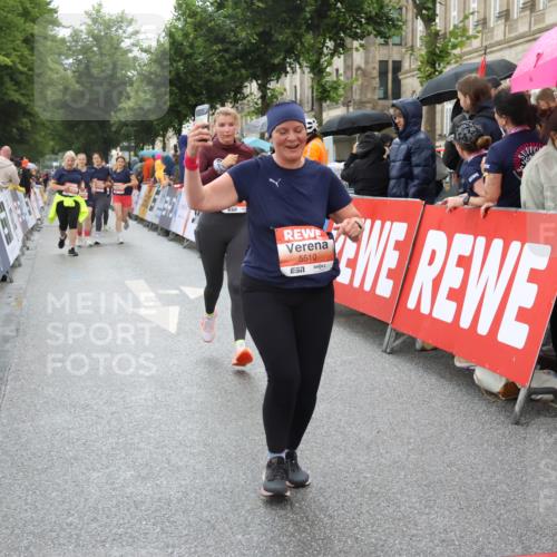 14.06.2026 - REWE Women's Run Strokosch-Dieckow http://msf.ph/oto/9775720 14.06.2026 11:07:00 Ziel 5510, 5534, 5542, 5627, 5677, 5723, 5816, 5856 meine-sportfotos.de