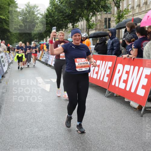 14.06.2026 - REWE Women's Run Strokosch-Dieckow http://msf.ph/oto/9775729 14.06.2026 11:07:00 Ziel 5510, 5534, 5542, 5627, 5677, 5723, 5816, 5856 meine-sportfotos.de