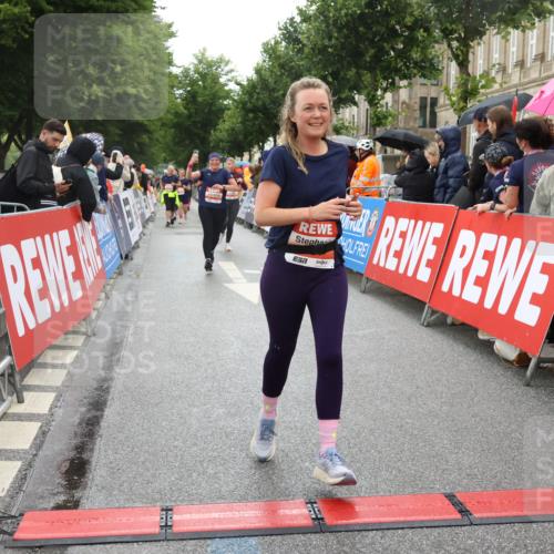 14.06.2026 - REWE Women's Run Strokosch-Dieckow http://msf.ph/oto/9775756 14.06.2026 11:06:58 Ziel 5347, 5510, 5534, 5542, 5627, 5677, 5723, 5816, 5856 meine-sportfotos.de